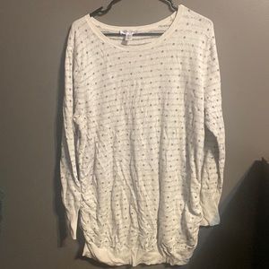 Motherhood maternity sweater. White with gray details, scrunched sides. Size 2x